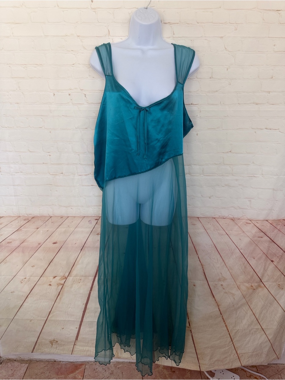 VTG PETRA FASHIONS BLUE SATIN SHEER LONG SLIP LINGERIE SIZE LARGE